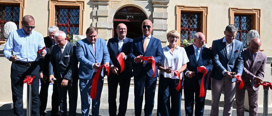 Dwór w Ochli odzyskał barokowy blask! Rezydencja von Unruhów gotowa do podziwiania