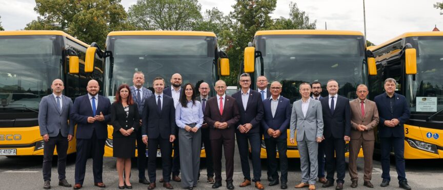 Żółte autobusy połączą ponad 100 miejscowości w powiecie krośnieńskim! To pierwszy taki projekt w województwie